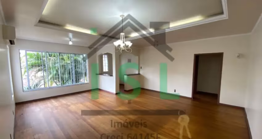 Casa  4 quartos , semimobiliado na cozinha , ponto comercial e kitnet para  emprego.