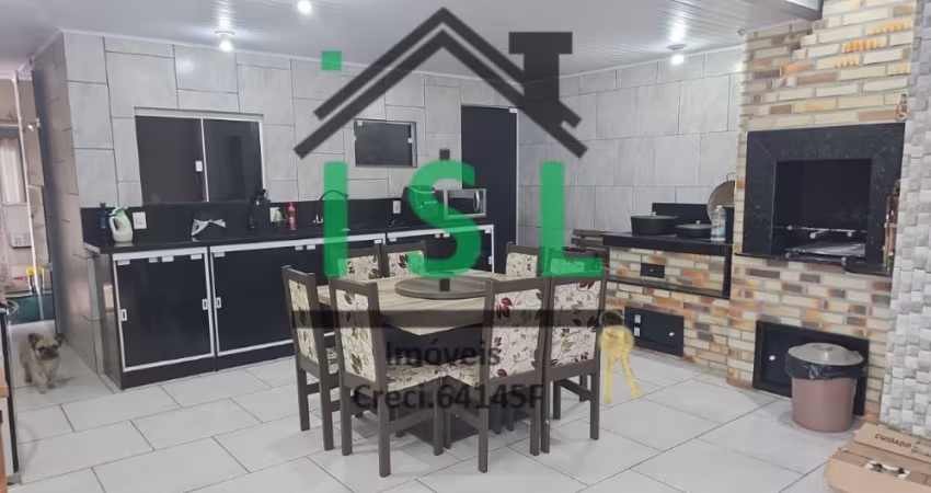 Casa semimobiliada com ampla área para estacionamento!