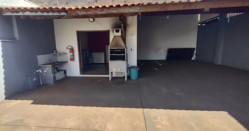 ÁREA DE LAZER COM PISCINA