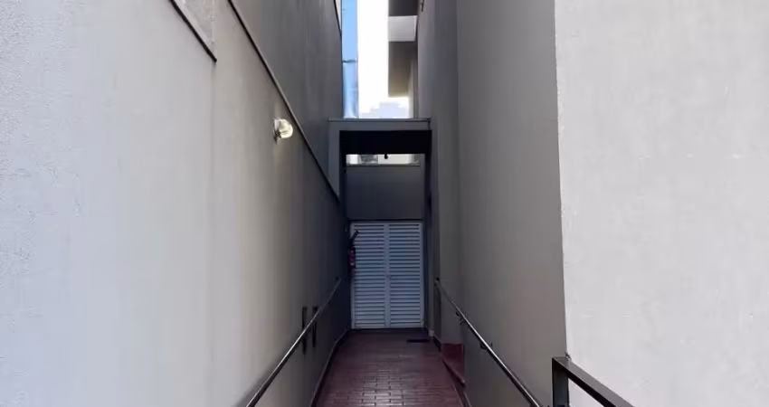 Apartamento  prédio baixo no jardim botânico (estado de novo)