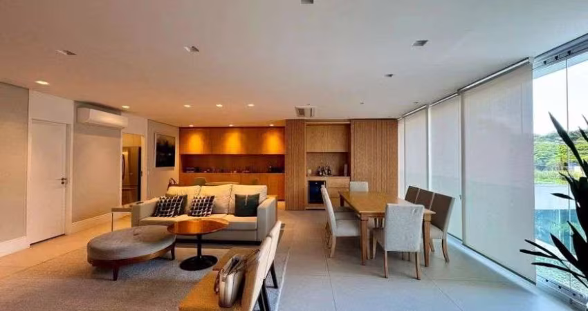 Apartamento novo mobiliado com 3 dormitórios e 3 vagas em Moema / Ibirapuera