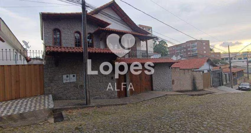 Casa aconchegante com escritório, três dormitórios, banheira e closet no bairro Boa Vista