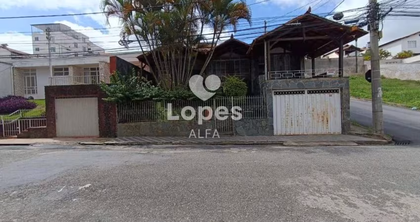 Casa à Venda no Bairro Santa Teresa - Conforto e Praticidade