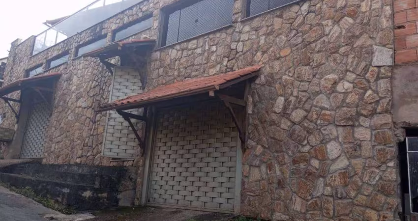 Casa à venda em Barbacena, Funcionários, com 5 quartos