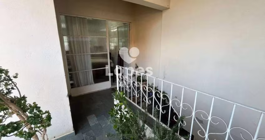 Casa no Grogotó, próximo ao centro, 3 Quartos 1  Suíte à Venda