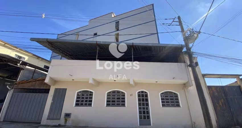 Casa  à venda no bairro Floresta, com 2 quartos , sendo uma suíte