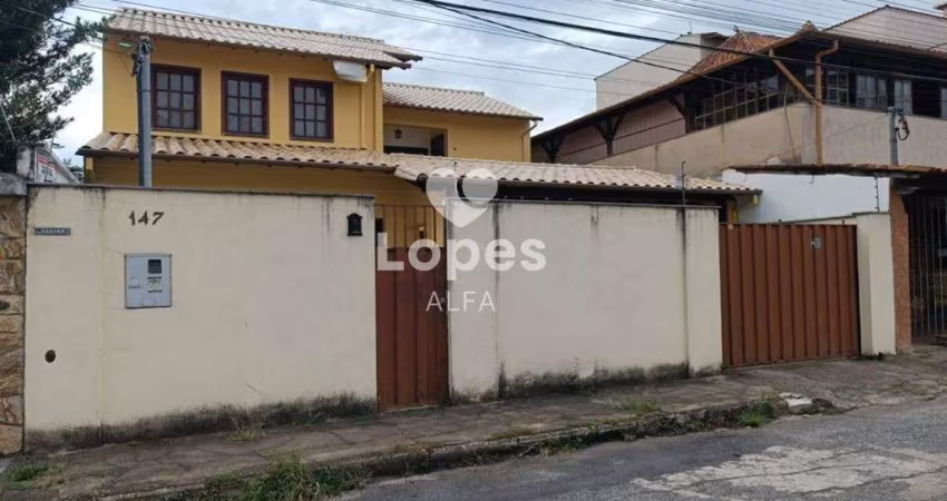 Casa de Luxo no Coração da Cidade - 310m² de Sofisticação e Conforto
