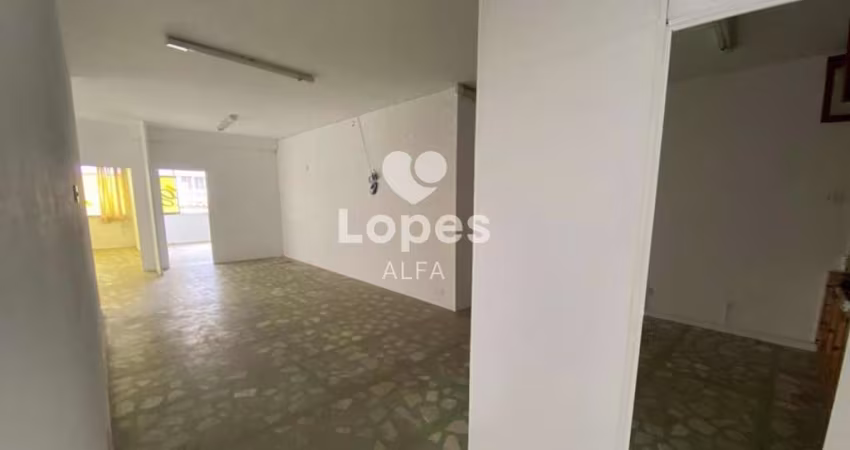 Sala Comercial à Venda – Andar Completo no Centro de Barbacena