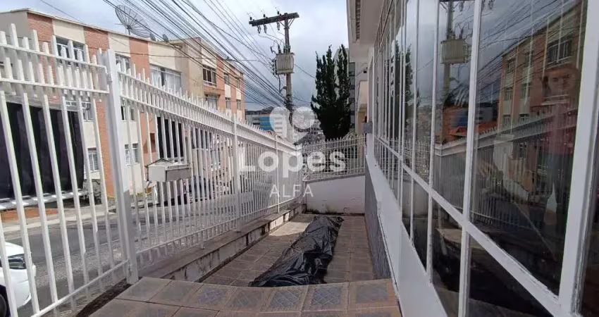 Casa com excelente localização no centro de barbacena. ideal para clínicas ou residencial