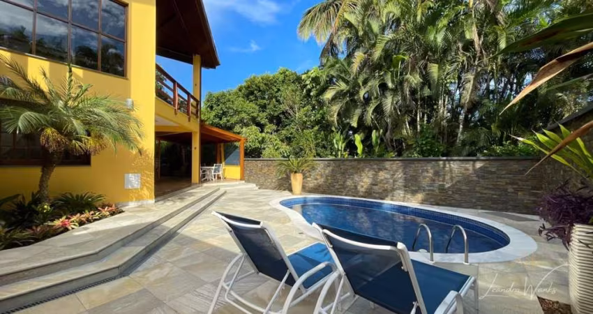 Casa Alto padrão com 05 suites no Itamambuca em Ubatuba.