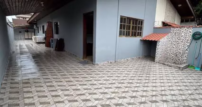 Casa com 03 dormitórios sendo 01 suite no Mato dentro em Ubatuba.