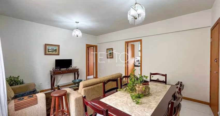 Apartamento de 3 quartos com suíte e armários, 2 vagas de garagem, excelente localização no bairro