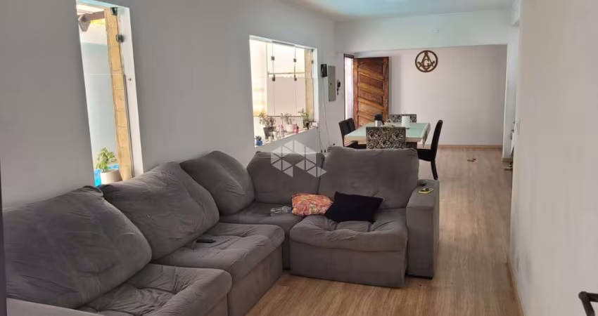 Sobrado no Jardim Guapira com 5 dormitórios e 2 vagas.