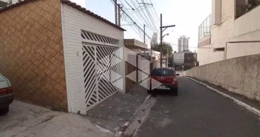 Casa na Mooca com  3 dormitórios e 2 vagas de garagem.