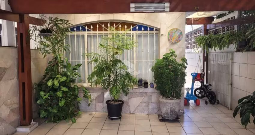 Sobrado no Parque Edu Chaves com 3 dormitórios e 2 vagas.