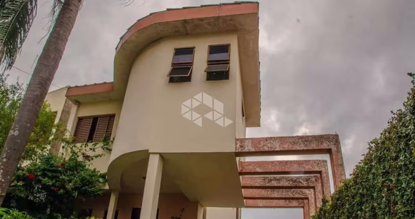 Sobrado à venda com 270m², 4 quartos e 7 vagas
