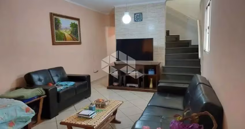 Sobrado na Vila Medeiros com 3 dormitórios e 2 vagas.