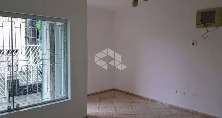 Casa térrea com 3 dormitórios na Água Fria.