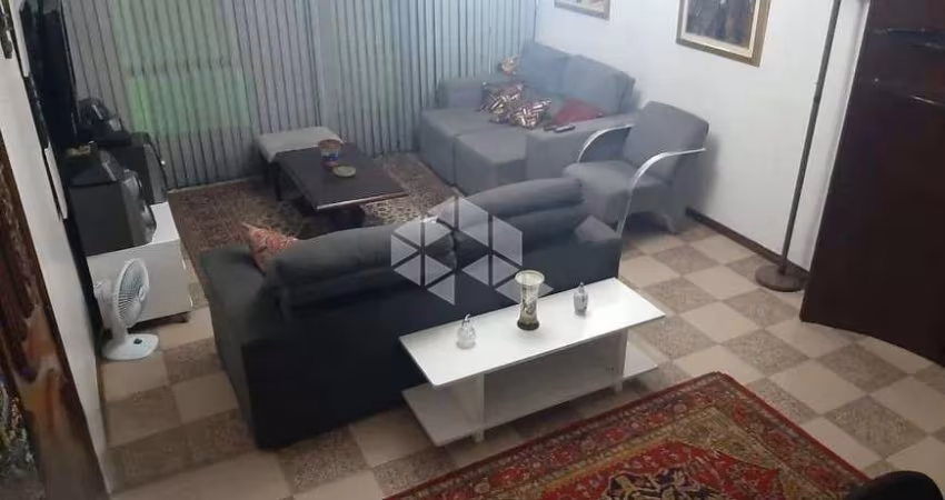 Sobrado com 3 dormitórios e 4 vagas na Vila Mazzei