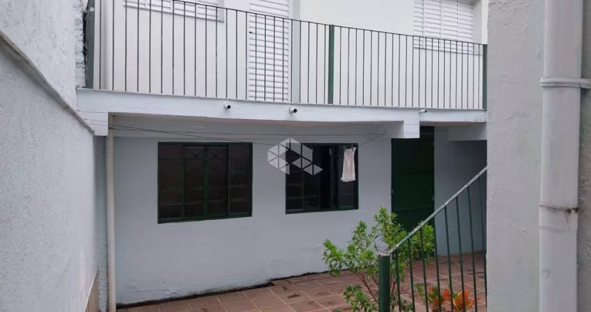 Sobrado à venda na Vila Paulistana com 3 dormitórios (1 suíte), quintal e 2 vagas - Espaço e conforto em localização tranquila