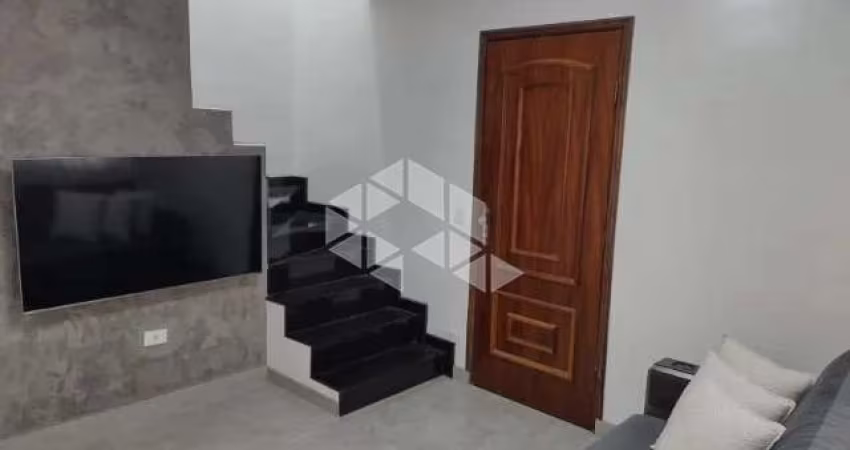 Sobrado à venda em condomínio fechado no Mandaqui - 2 dormitórios, quintal e 2 vagas, próximo ao Hipermercado Andorinha