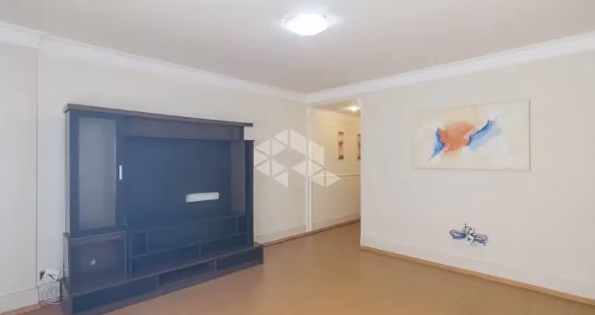 Apartamento de 140m² sendo 4 dormitórios( 2 suítes) e 1 vaga de garagem