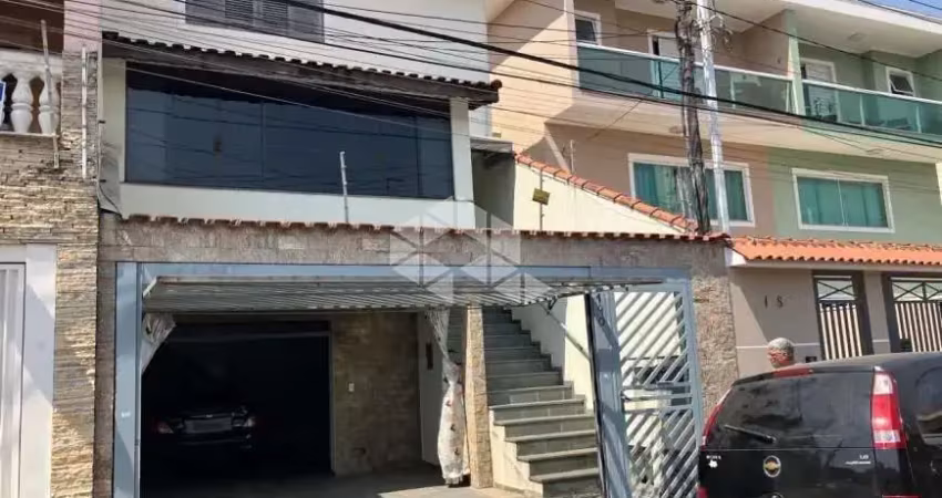 Sobrado à venda com 3 dormitórios, suíte e área gourmet - excelente localização!
