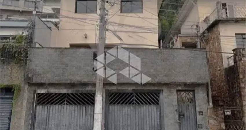 Sobrado em santana com 4 dormitórios e 2 vagas de garagem.
