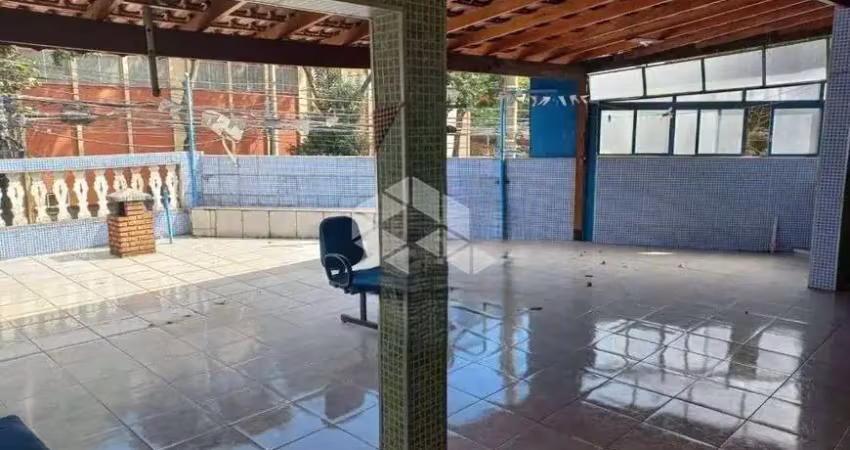 Sobrado na vila maria com 3 dormitórios e 4 vagas de garagem.