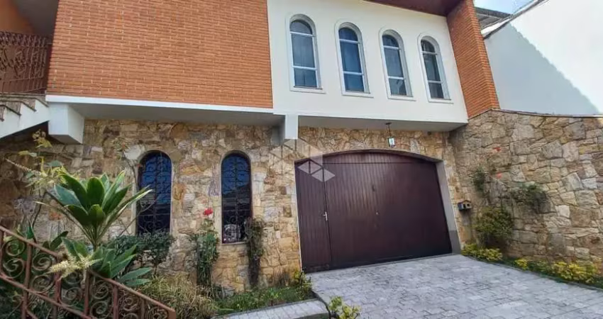 Casa assobradada com 4 dormitórios e 6 vagas no tremembé