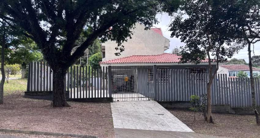CASA DE ESQUINA COM VISTA PARA A SERRA DO MAR