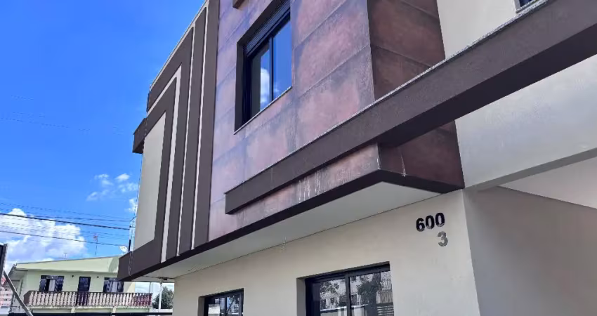 Oportunidade sobrado de esquina com amplo terreno e pronta para morar