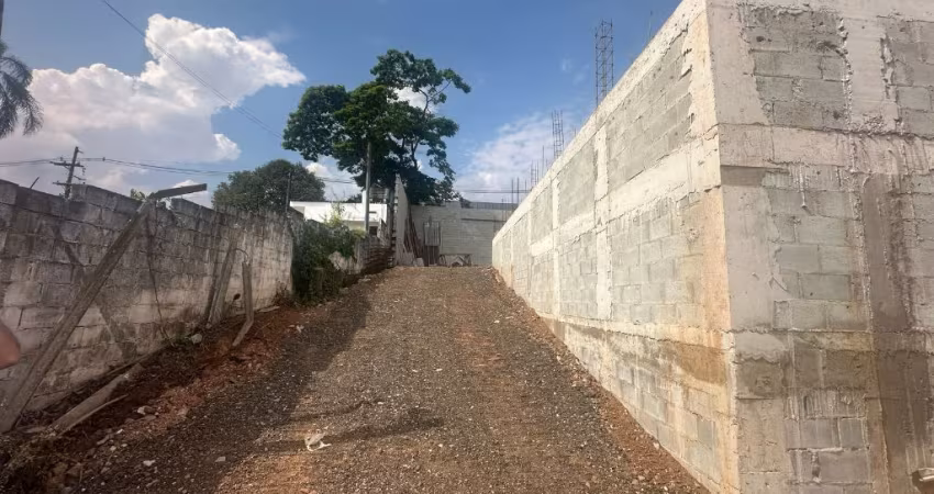 Terreno 1.000m²  com entrada para caminhões  em Interlagos