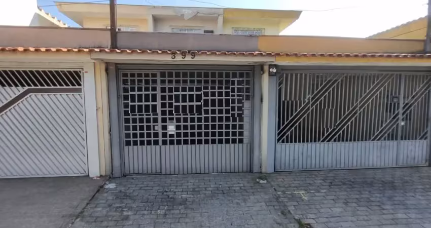 Casa com 2 Dormitórios, quintal e 01 vaga em interlagos