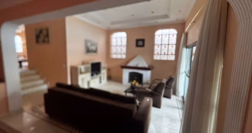 Casa com  04 Quartos 03 Suítes e 6 Vagas em Interlagos