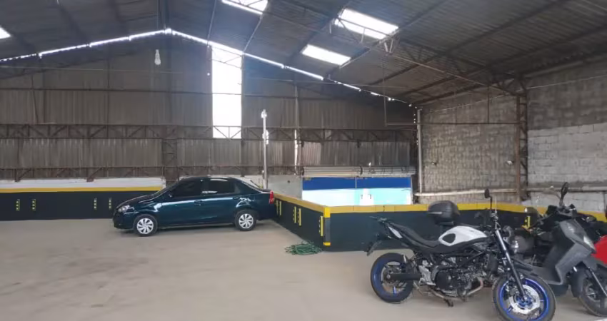 Galpão de 440 m², com dimensões de 20 x 22 metros, zoneamento zeu