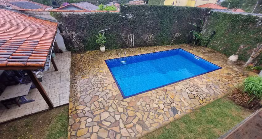 Casa 04 dormitórios 02 suítes 08 vagas de garagem no bolsão de interlagos