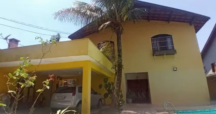 Casa 04 quartos 01 suíte 06 vagas de garagem  no bolsão de interlagos