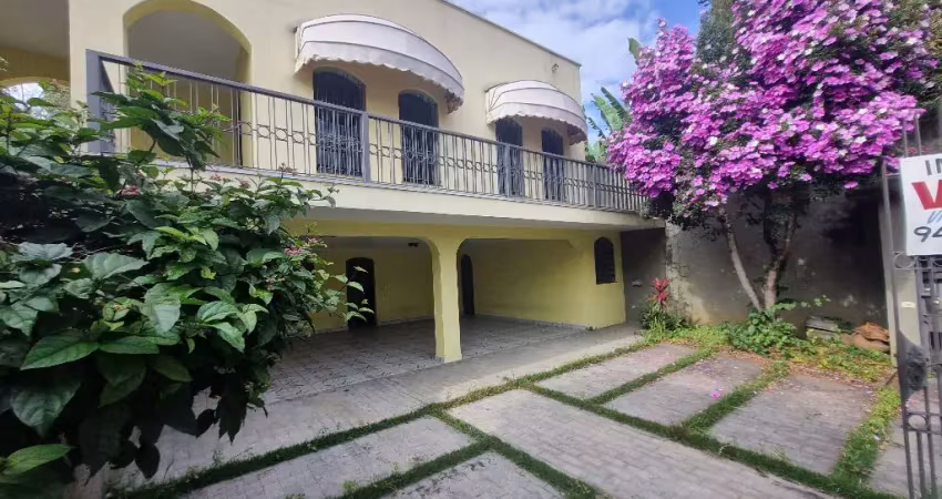 Casa 03 quartos 01 suíte 04 vagas de garagem no bolsão de interlagos