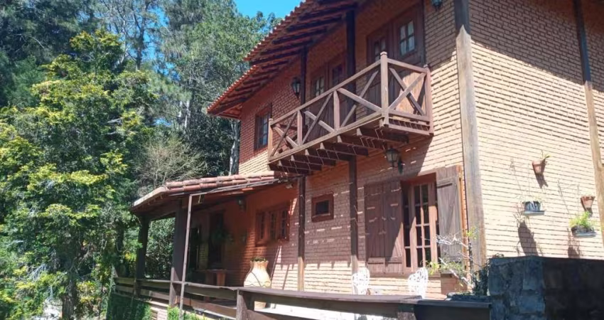 Casa para Venda em Teresópolis, PRATA, 5 dormitórios, 3 suítes, 5 banheiros, 2 vagas