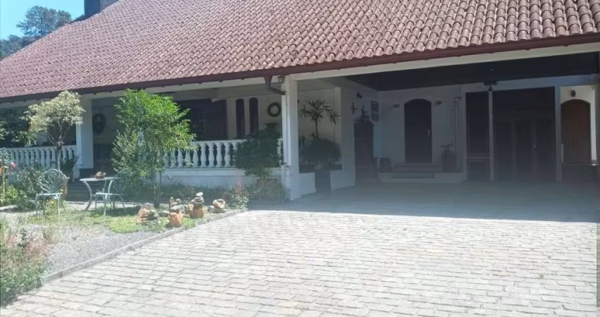 Casa para Venda em Teresópolis, Carlos Guinle, 5 dormitórios, 3 suítes, 3 banheiros, 7 vagas