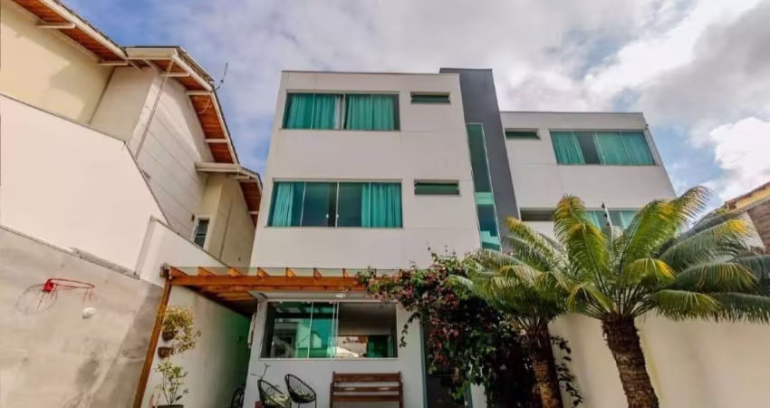 Sobrado Triplex - Praia dos Amores 500 m da praia