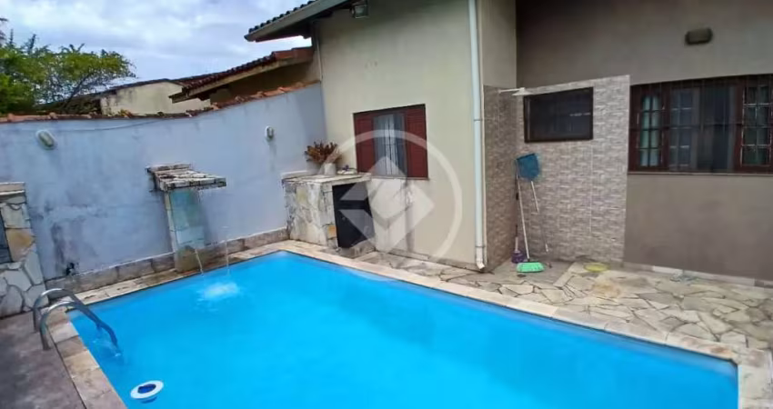 Linda Casa com Piscina e 02 Dormitórios em Itanhaém codigo: 105341