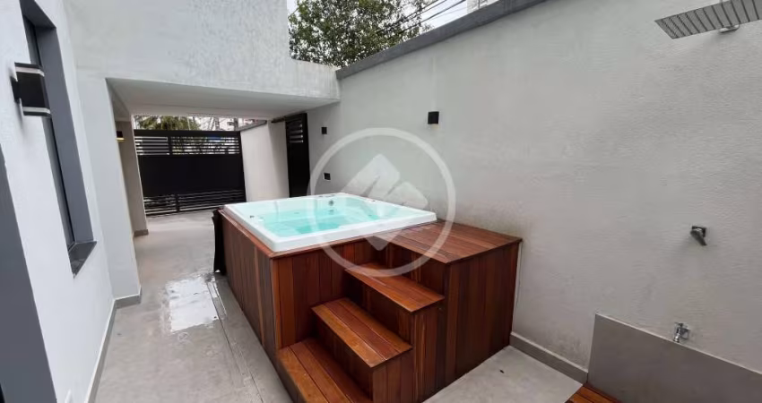 Casa 3 quartos à venda, 2 andares, com jacuzzi e churrasqueira na área externa, na Ponta da Praia. codigo: 99404