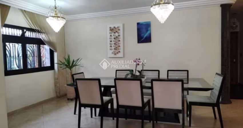 Casa com 5 quartos à venda na Rua Londres, 349, Vila Londrina, São Paulo