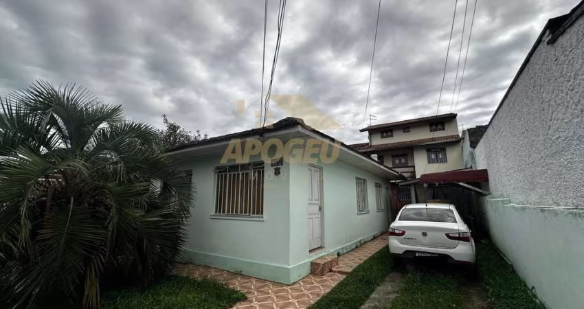 Casa para Venda em Curitiba, Novo Mundo, 6 dormitórios, 3 banheiros, 6 vagas