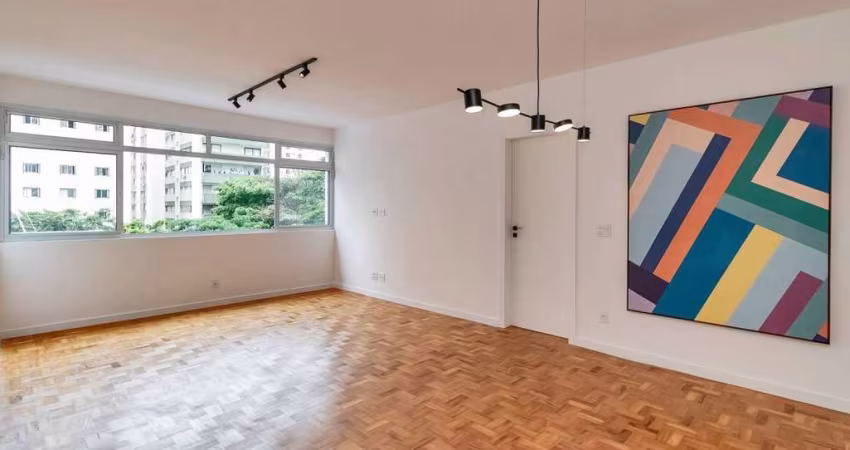 Apartamento reformado de 99 m2 com 3 quartos a venda no Jardim Paulista.