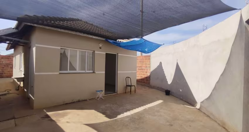 Casa para Locação em Araçatuba, Residencial Sylvio José Venturolli, 2 dormitórios, 1 banheiro, 1 vaga