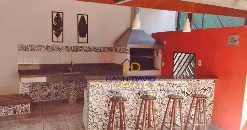 Vende  apartamento  na Liberdade  com três dormitórios  uma suíte uma vaga e lazer completo, próximo metrô são Joaquim  SP.