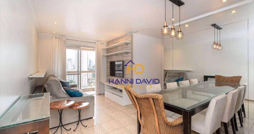 Lindo apartamento à venda na Aclimação, 3 dormitórios, piso de madeira, móveis planejados, 2 vagas de garagem.